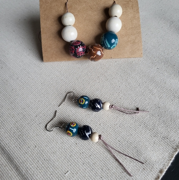 New handmade Necklace and earrings set - Picture 5 of 8